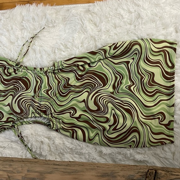 Cut Out Dress - Picture 3 of 7